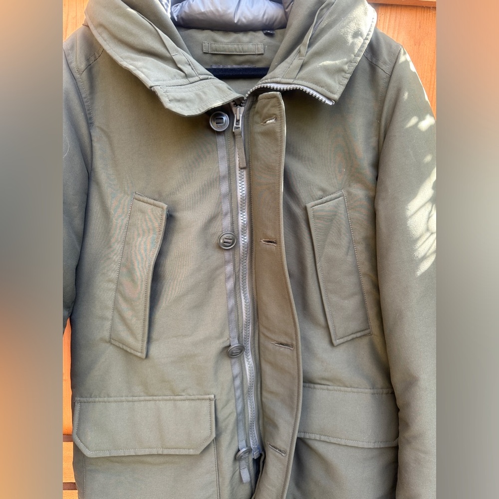 Uniqlo winter jacket - Picture 4 of 10